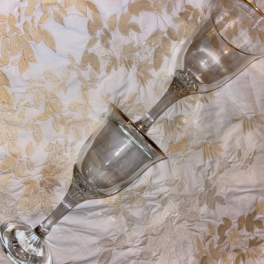 NWOT Gold Rimed Elegant Wine Glasses, Stunning Simple Design, Great Condition🍷🍷